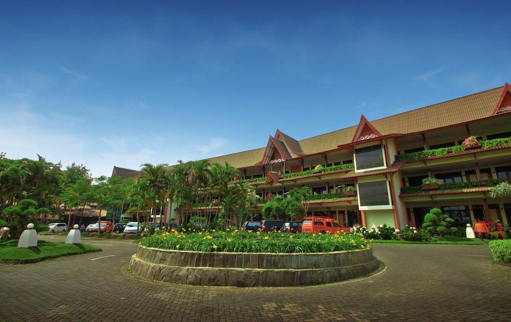 Kusuma Agrowisata Resort & Convention Malang Exterior foto